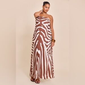 PrettyLittleThing PLUS TAN ZEBRA ABSTRACT PRINT WOVEN BANDEAU MAXI DRESS